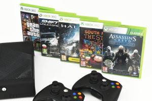 Xbox 360 szett, 5 darab játékkal, jó állapotban