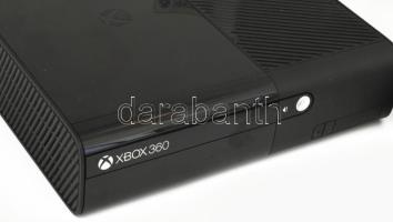 Xbox 360 szett, 5 darab játékkal, jó állapotban