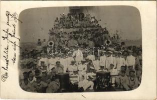 1915 SMS PRINZ EUGEN Osztrák-Magyar Haditengerészet pre-dreadnought csatahajó teljes legénysége a fedélzeten / K.u.K. Kriegsmarine / Austro-Hungarian Navy ironclad warships mariners and Naval officers on deck. photo (fa)