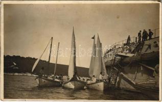 SMS PRINZ EUGEN Osztrák-Magyar Haditengerészet pre-dreadnought csatahajó matrózai vitorláscsónakokban / K.u.K. Kriegsmarine / Austro-Hungarian Navy ironclad warship's mariners in sailing boats. photo (fl)