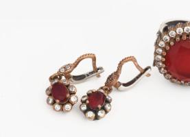 Ezüst (Ag) ékszer szett: karperec, nyaklánc, gyűrű, fülbevaló, szintetikus kövekkel. br 48,1 g