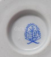 Herendi Viktória mintás váza. Aranyozott gomblábakon támaszkodik, jelzett, kopással, m: 7,5 cm