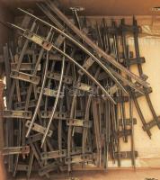 1954-1959 Állami Pénzverő lemezvasút tétel. 1 darab mozdony, 7 darab vasúti kocsi, sok vasúti sínnel...