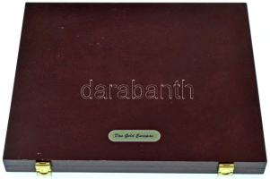 Faborítású éremtartó kazetta (~270x230mm), 12 férőhellyel (52x52mm átmérőjű fészkekkel). Használt, d...