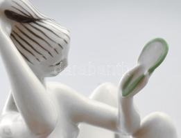 Zsolnay fésülködő női akt tükörrel. Kézzel festett, jelzett, formaterv: Török János, hibátlan, m: 23...