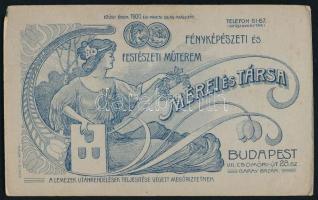 cca 1900-1910 Kisfiú játék puskával és karikával, vizitkártya Méria és Társa budapesti műterméből, dekoratív szecessziós hátlappal, 11x6,5 cm