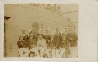 SMS ÁRPÁD az Osztrák-Magyar Haditengerészet Habsburg-osztályú csatahajó tisztjei / K.u.k. Kriegsmarine Offiziers / Austro-Hungarian Navy Habsburg-class pre-dreadnought battleships naval officers. photo (fl)