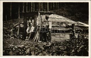 Kőrösmező, Körösmező, Yasinia, Yasinya, Jaszinya, Jassinja, Jasina (Máramaros); Koliba huculskych drevorubcu / Hucul favágók kunyhója / Transcarpathian folklore, lumberjack's hut