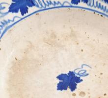 Dísztál. Telkibánya, cca 19. sz. első fele, jelzett, ónmázas cserép, kis sérüléssel, d: 24 cm