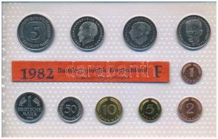 NSZK 1982F 1pf-5M (10xklf) forgalmi sor fólia tokban T:UNC  GFR 1982F 1 Pfennig - 5 Mark (10xdiff) coin set in foil packaging C:UNC