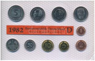 NSZK 1982D 1pf-5M (10xklf) forgalmi sor fólia tokban T:UNC  GFR 1982D 1 Pfennig - 5 Mark (10xdiff) coin set in foil packaging C:UNC