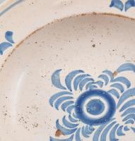 Tál. Felvidék, cca 19. sz. második fele, kopással, akasztójánál sérült, d: 23 cm