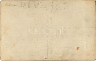 1903 Pola, SMS WIEN Osztrák-Magyar Haditengerészet Monarch-osztályú partvédő csatahajó matrózai mosa...