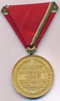 1922. "Magyar Bronz Érdemérem" aranyozott bronz kitüntetés hadiszalagon T:XF enyhén kopott...