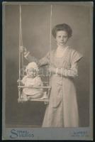 cca 1909 Újpest, Stahl Vilmos fényképész műtermében készült, keményhátú, vintage fotó, ezüst zselatinos fotópapíron, datált, 16x10,5 cm