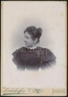 cca 1923 Budapest, Liederhoffer Vilmos fényképész műtermében készült, keményhátú, vintage fotó, ezüst zselatinos fotópapíron, 16x11 cm