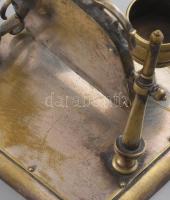 Antik pipere tükör, gyertyatartóval, hordozható, kissé laza. Réz, XIX. sz. 31x20 cm