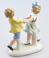 Táncoló gyermekpár. Sorszámozott, kézzel festett, hibátlan, m: 12 cm