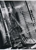 cca 1929 Moholy-Nagy László (1895-1946) magyar - német - amerikai fotográfus felvétele (Fénymodul szerkezet), a néhai Lapkiadó Vállalat központi fotólaborjának archívumából 1 db modern nagyítás, jelzés nélkül, 21x15 cm