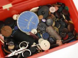 Műanyag varródoboz, tele tartalommal