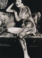 cca 1920 ,,Nem tagadom, sárkány vagyok", egy aktfotóra utólag tetovált, azaz rárajzolt illusztráció", szolidan erotikus felvétel, 1 db modern nagyítás, Corday jelzéssel, ami a rajz része, 21x15 cm