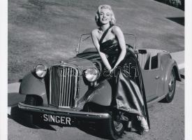 cca 1955 Marilyn Monroe (korábban Norma Jeane) (1926-1962) amerikai színésznő, fotómodell, énekes, 1 db modern nagyítás, jelzés nélkül Pánczél György (1920-?) filmtörténész hagyatékából (film- és színházifotó gyűjteményéből), 15x21 cm