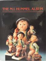 The M.I. Hummel Album. 1994, Galahad Books, kartonált papírkötés, papír védőborítóval, angol nyelven. A Hummel figurák átfogó katalógusa, rendkívül gazdag színes képanyaggal illusztrált.