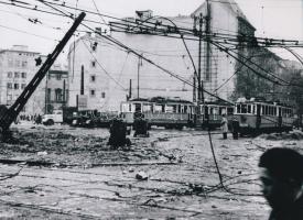 1956. október 24. után a budapesti Kálvin tér, 1 db modern nagyítás, jelzés nélkül, 15x21 cm