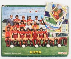 1990 Il Grande Calcio - Enciclopedia del calcio mondiale / Az 1990-es labdarúgó vb-ről szóló, olasz nyelvű képes kiadvány + vegyes olasz focis kártyák, valamint az AS Roma csapatát ábrázoló poszter, nyomtatott aláírásokkal