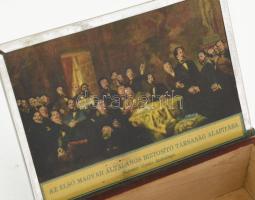 ca 1930 Első magyar biztosító társaság fém tetejű fa doboz kívül belül nyomtatvánnyal. 12x9 cm