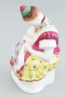 Herendi hímző lány. Jelzett, kézzel festett, hátul talpánál kis anyaghibával, m: 14,5 cm