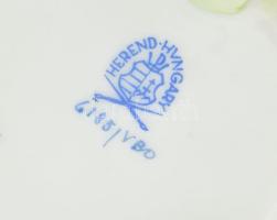 Herendi Viktória mintás lábas bonbonier, rózsa fogóval. Jelzett, rózsán pattogzással, m: 10,5 cm