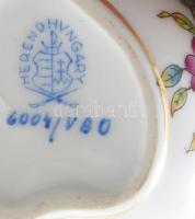 Herendi Viktória mintás szív alakú ékszeres doboz, sárga rózsa fogóval. Jelzett, minimális kopással,...