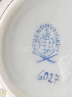 Herendi Viktória mintás gyűrűtartó doboz. Jelzett, hibátlan (virág belsejében bibék vége fehér), d: ...