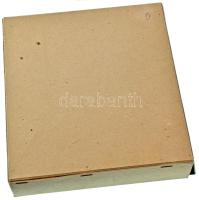 Éremberakó album 9db műanyag berakólappal, karton tokban, használt állapotban