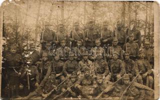 K.u.k. 9. Inf. Reg. I. Zug / Első világháborús osztrák-magyar katonák / WWI Austro-Hungarian military group photo, soldiers (szakadás / tear)