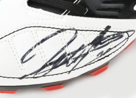 Geoff Hurst (1941- ) angol labdarúgó, az 1966-os világbajnok válogatott tagja által aláírt Umbro fut...