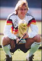 Jürgen Klinsmann (1964- ) német labdarúgó, az 1990-es világbajnokság győztes csapatának tagja, edző aláírása őt ábrázoló képen, tanúsítvánnyal, 29,5x21 cm / Jürgen Klinsmann (1964- ) German footballer, 1990 World Cup winner, coachs signed photo, with certificate