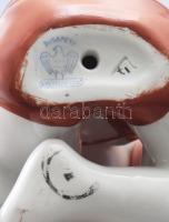 Aquincum öltözködő lány és cipőfűző fiú. Jelzett, hibátlan, m: 9-10 cm