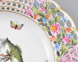 Herendi Rothschild mintás kínáló. Pereménél áttört és virágos mintával, jelzett, hibátlan, d: 24 cm