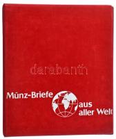 Münz Briefe aus aller Welt piros, plüssborítású, négygyűrűs album tokban, 15db kétosztású berakólappal. Használt, jó állapotban
