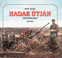 Stark Tamás: Hadak útján. A Magyar Királyi Honvédség a második világháborúban. Fényképalbum. Füzesy Zoltán (1936-2016) ökölvívónak DEDIKÁLT! 1991, Corvina. Kiadói kartonált kötés, jó állapotban.