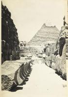 Kazimierz Michalowski: Piramisok és masztabák. DEDIKÁLT! Bp., 1973, Corvina. Kiadói egészvászon köté...