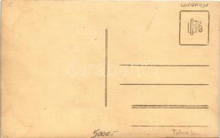 Dombóvár, várakozó cserkészek vonaton ülve a vasútállomáson. photo