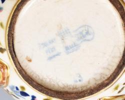 1880 körül, Zsolnay kaspó. Magastüzű színes mázakkal fedett porcelánfajansz. Oldalán kidomborodó szi...