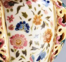 1880 körül, Zsolnay kaspó. Magastüzű színes mázakkal fedett porcelánfajansz. Oldalán kidomborodó szi...