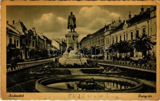 1946 Szekszárd, Garay tér és szobor, autó (EK)