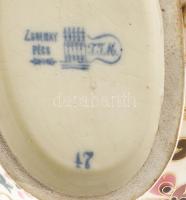 1880 körül, Zsolnay kínáló. Magastüzű színes mázakkal fedett porcelánfajansz. Csónak alakú, pereme á...