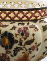 1883 körül, Zsolnay jardiniere. Magastüzű mázakkal fedett finomfajansz. Gerezdelt testű, pereme ismé...