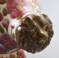 1886 - 1888 körül, Fischer Ignác kerámiagyára, Díszváza - ún. perzsa dekorral. Színes mázakkal fedet...